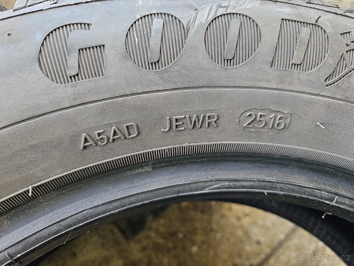 Sada zimních pneu Goodyear Ultragrip 9 185/65 R15 88T - 9
