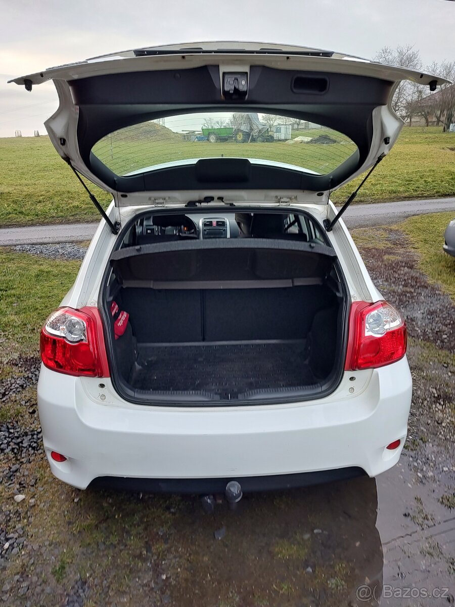 Toyota Auris 1.6 - 9