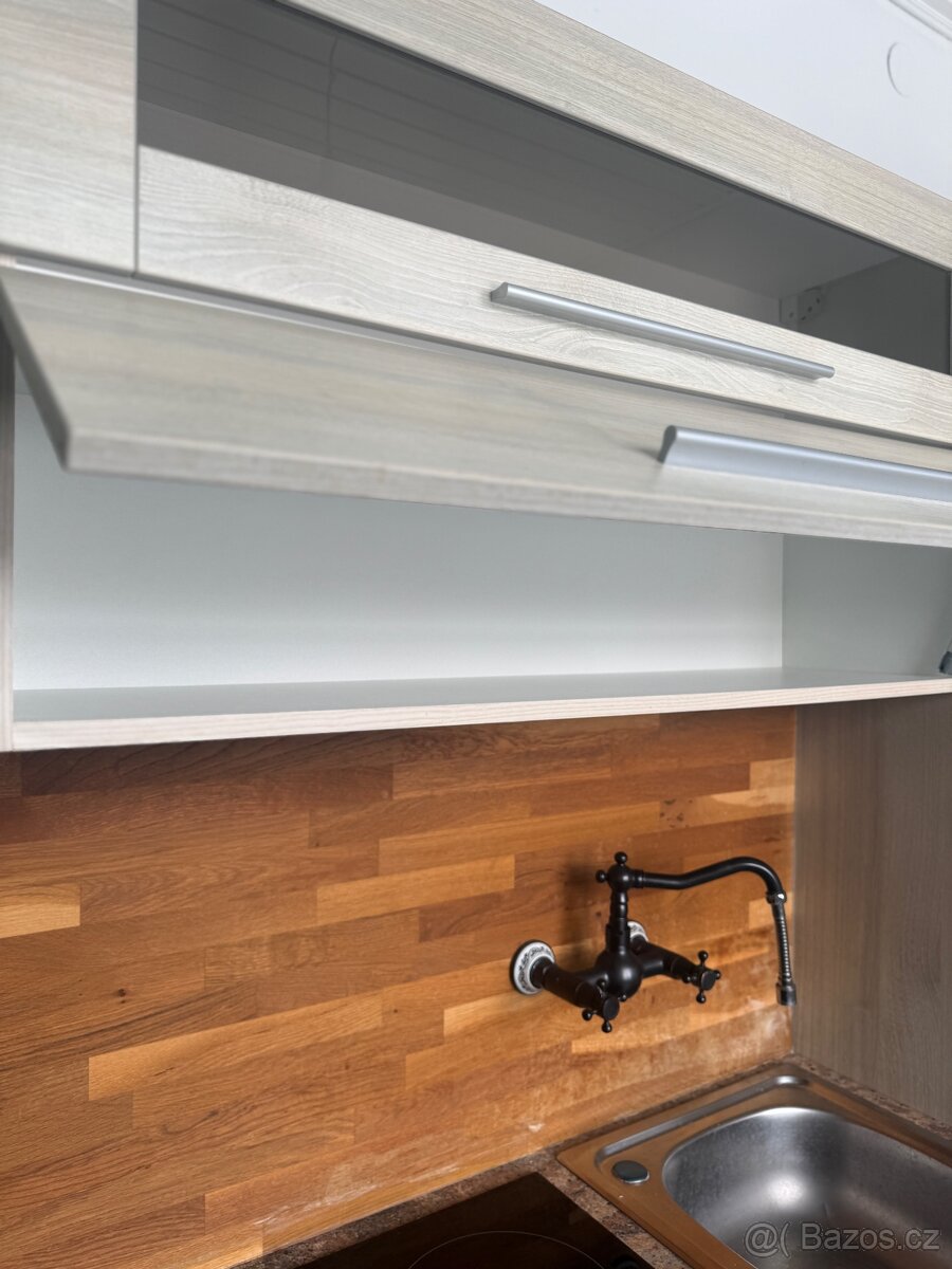 Kuchyňská linka se spotřebiči - 9