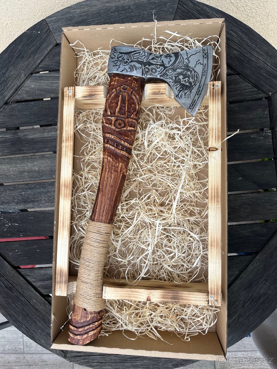 Sekera s motivem Thor. - 9