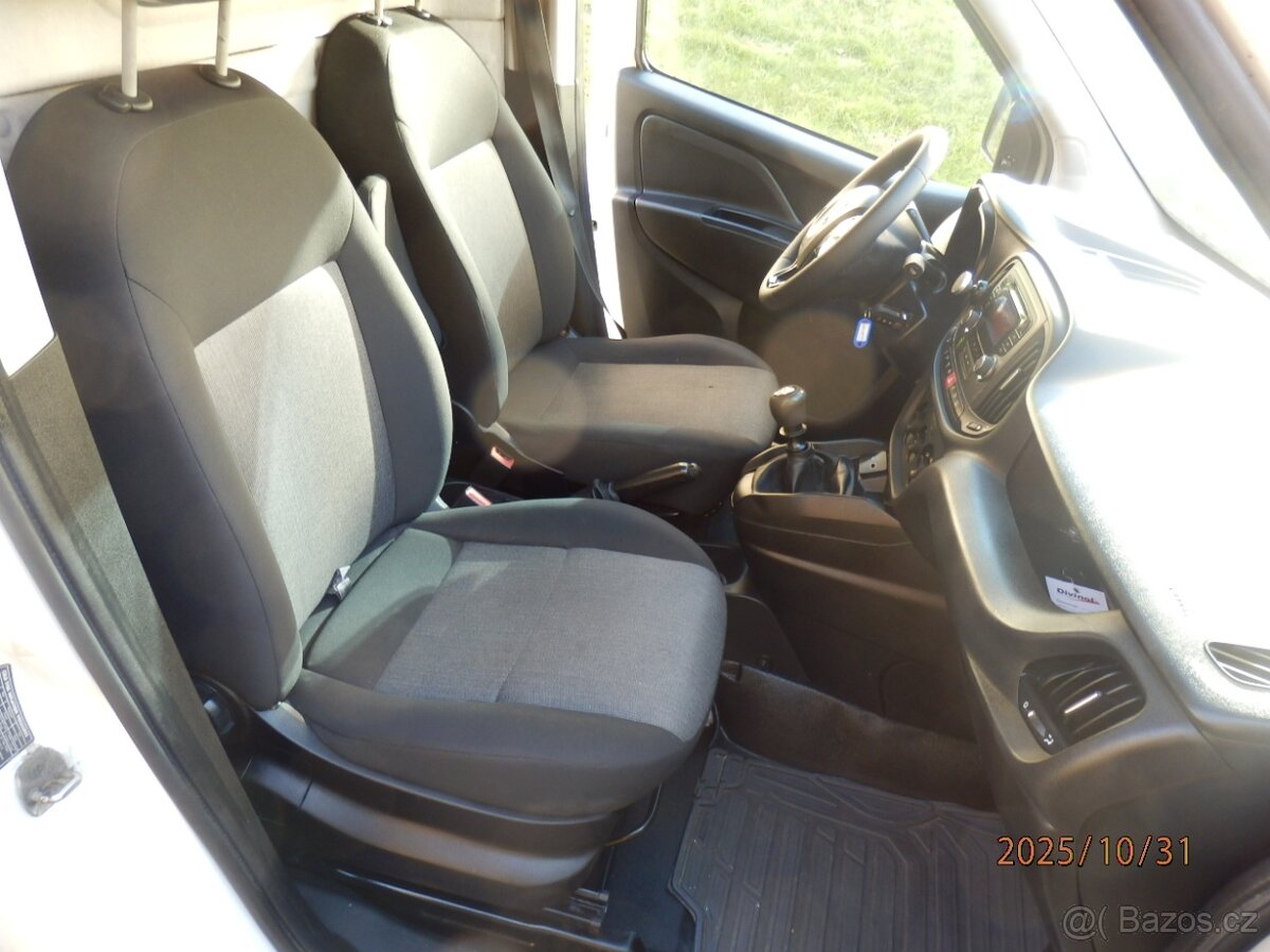 Fiat Doblo Maxi Combi 1,6 JTD 77 kW 2019 původ ČR - 9