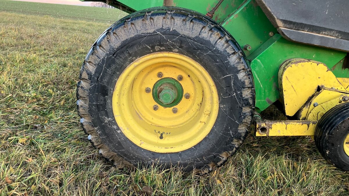 Lis na kulaté balíky John Deere - 9