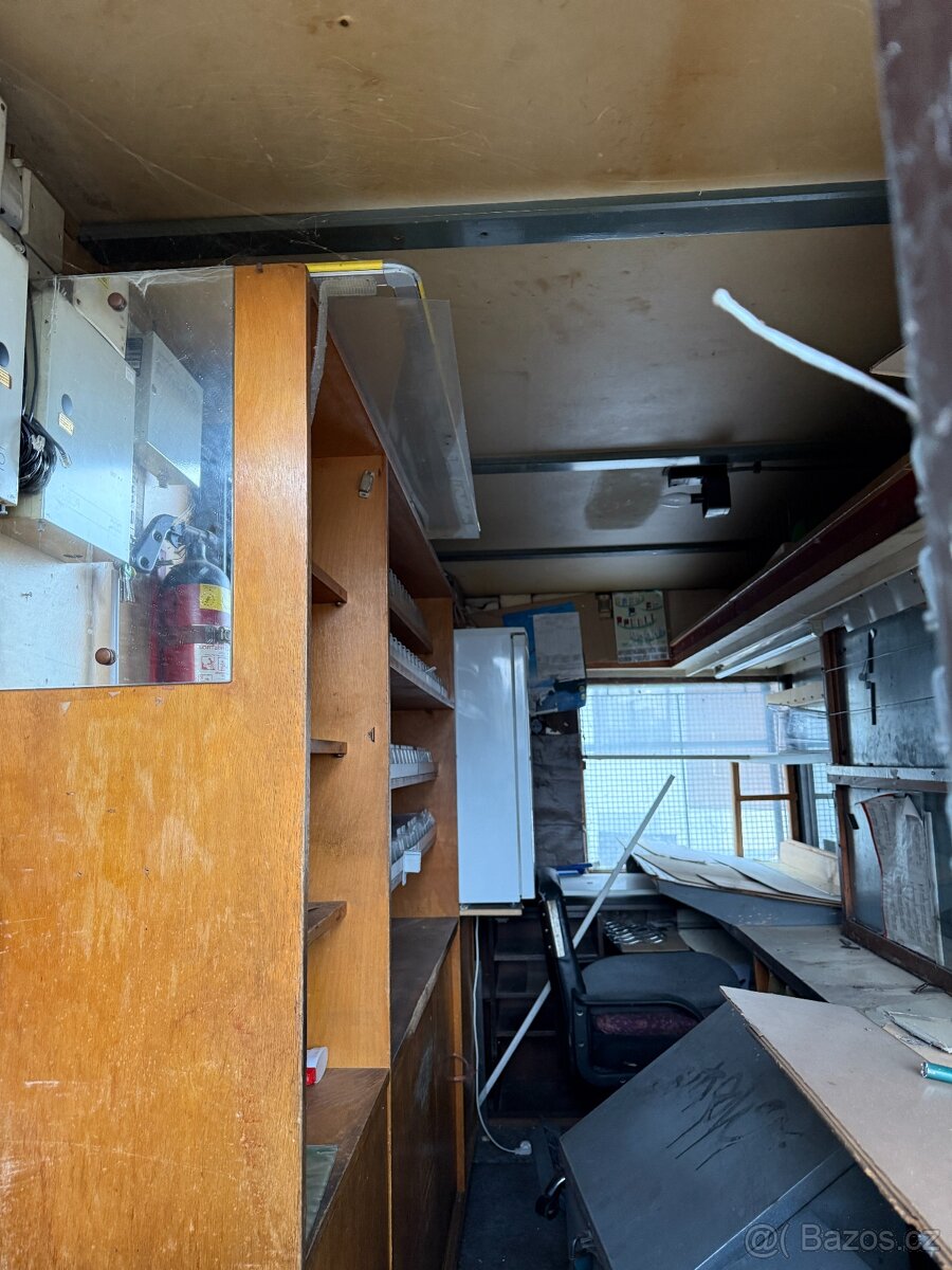 novinový stánek, sklad - 9