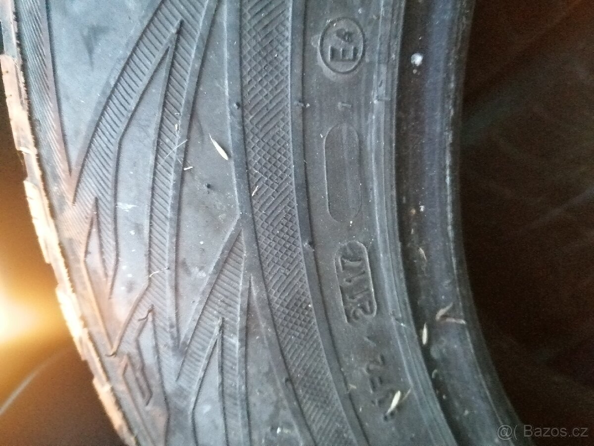 Zimní 225/60 r17 nokian - 9