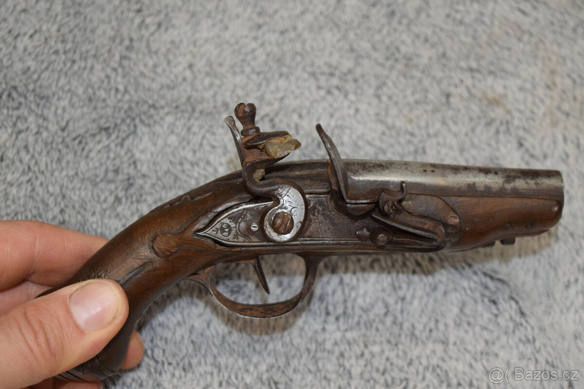 Malá křesadlová pistolka - 9