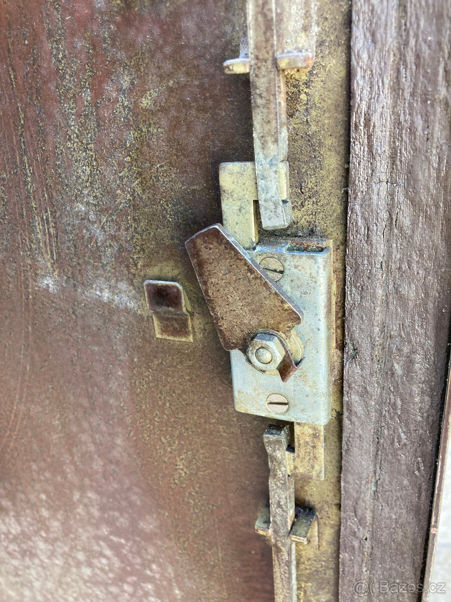 Skříň kovová, dílenská, na zbraně i jiné za 800 kč - 9