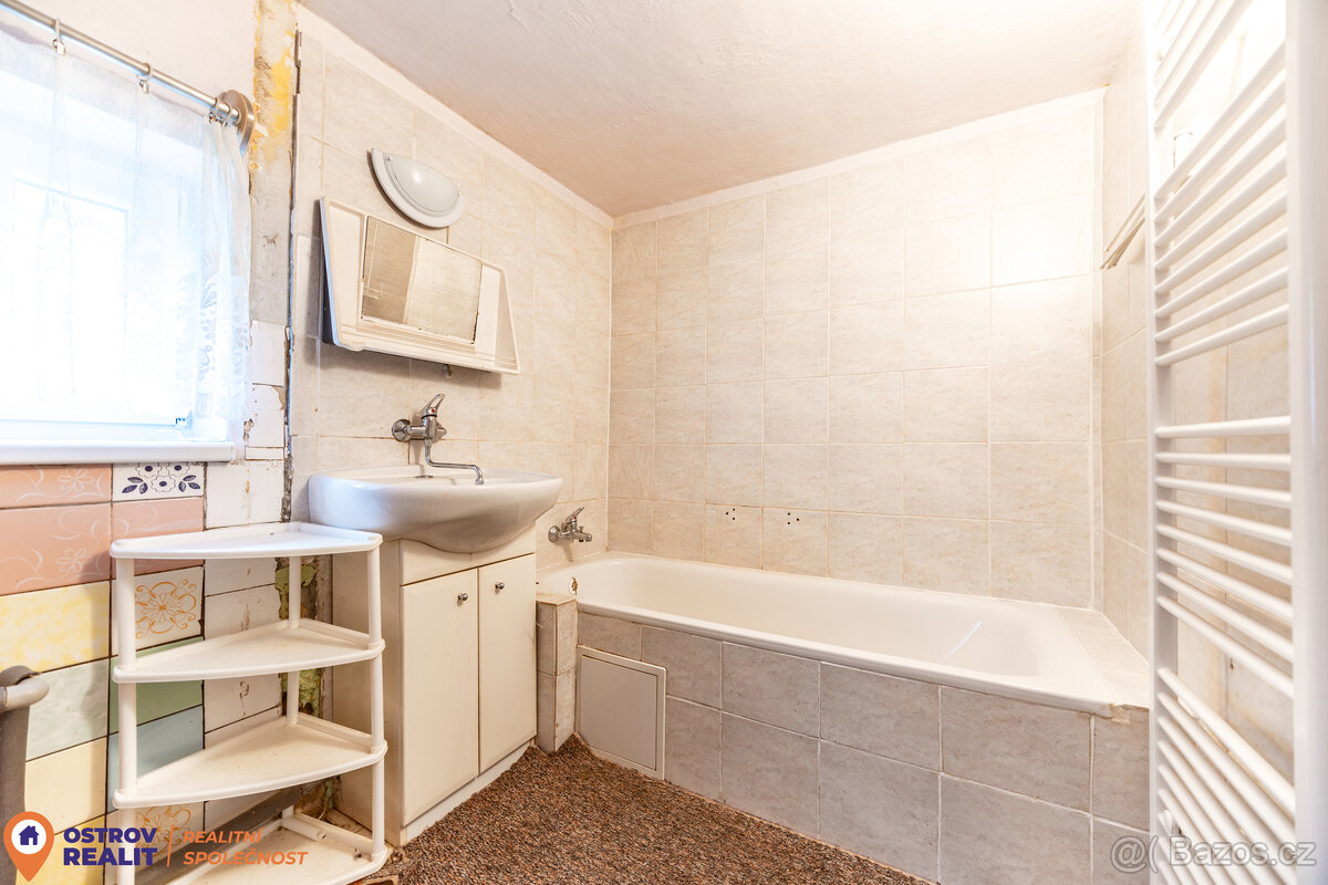 Prodej, rodinný dům, 4+1 s garáží, 590 m2, Tvrdkov - 9