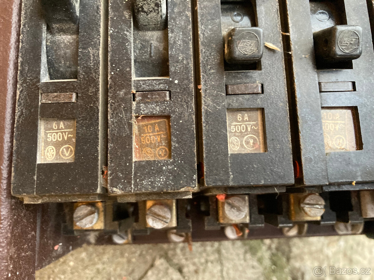 Elektrický rozvaděč, jističe, elektroinstalace za 500 kč - 9