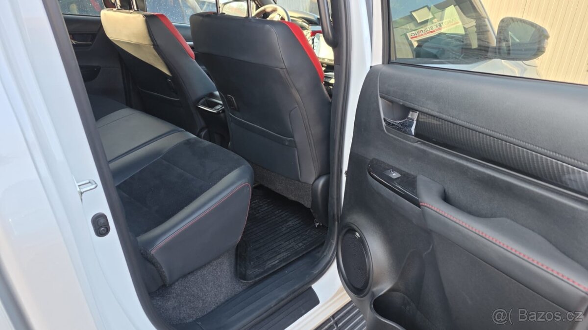 Toyota Hilux GR Sport - 9