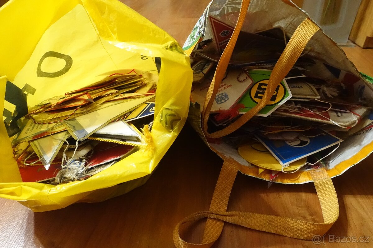 Velký konvolut přes 350 ks vlaječek – sportovní, klubové, po - 9