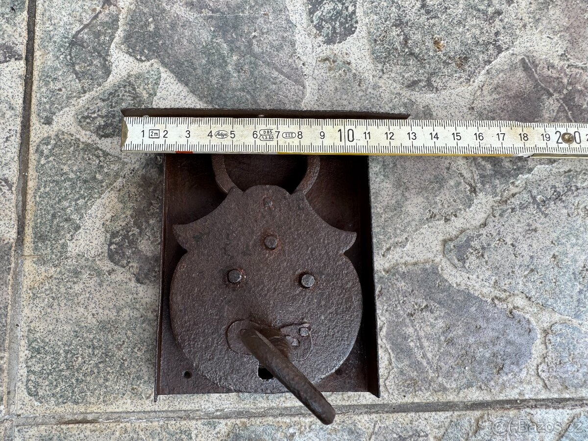 Starožitný zámek asi k truhle - 9