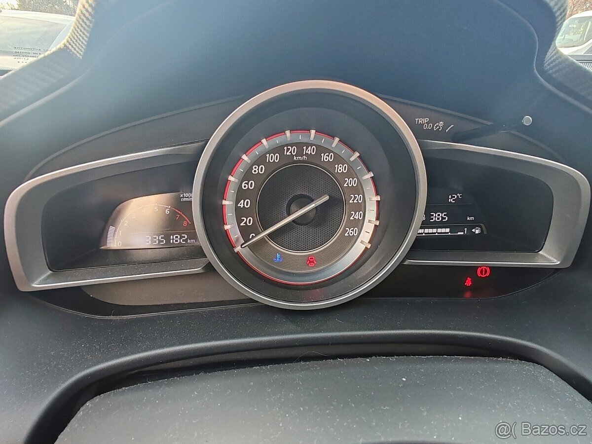 Mazda 3 1.5i Skyactive STK do 01/2028 - 9