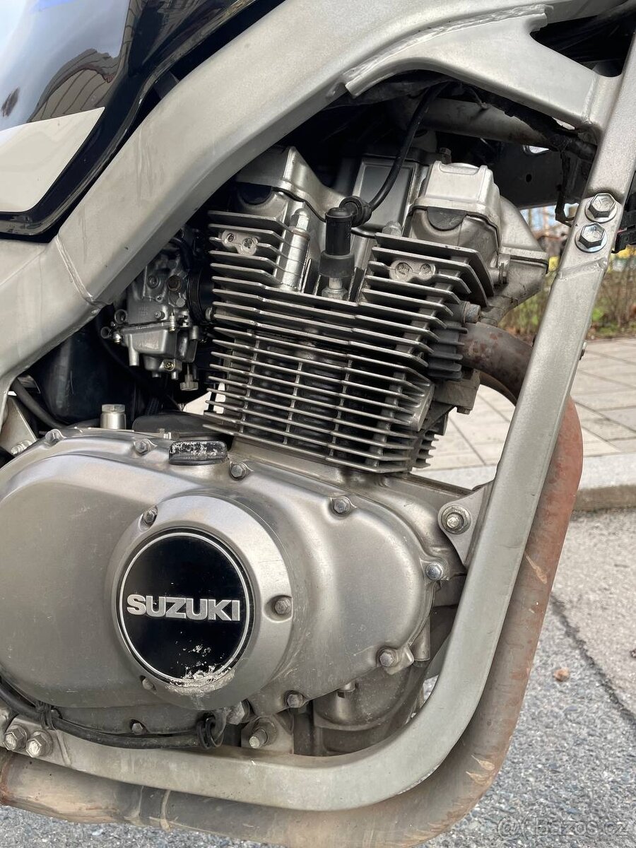 Motocykl Suzuki GS 2004 - 9