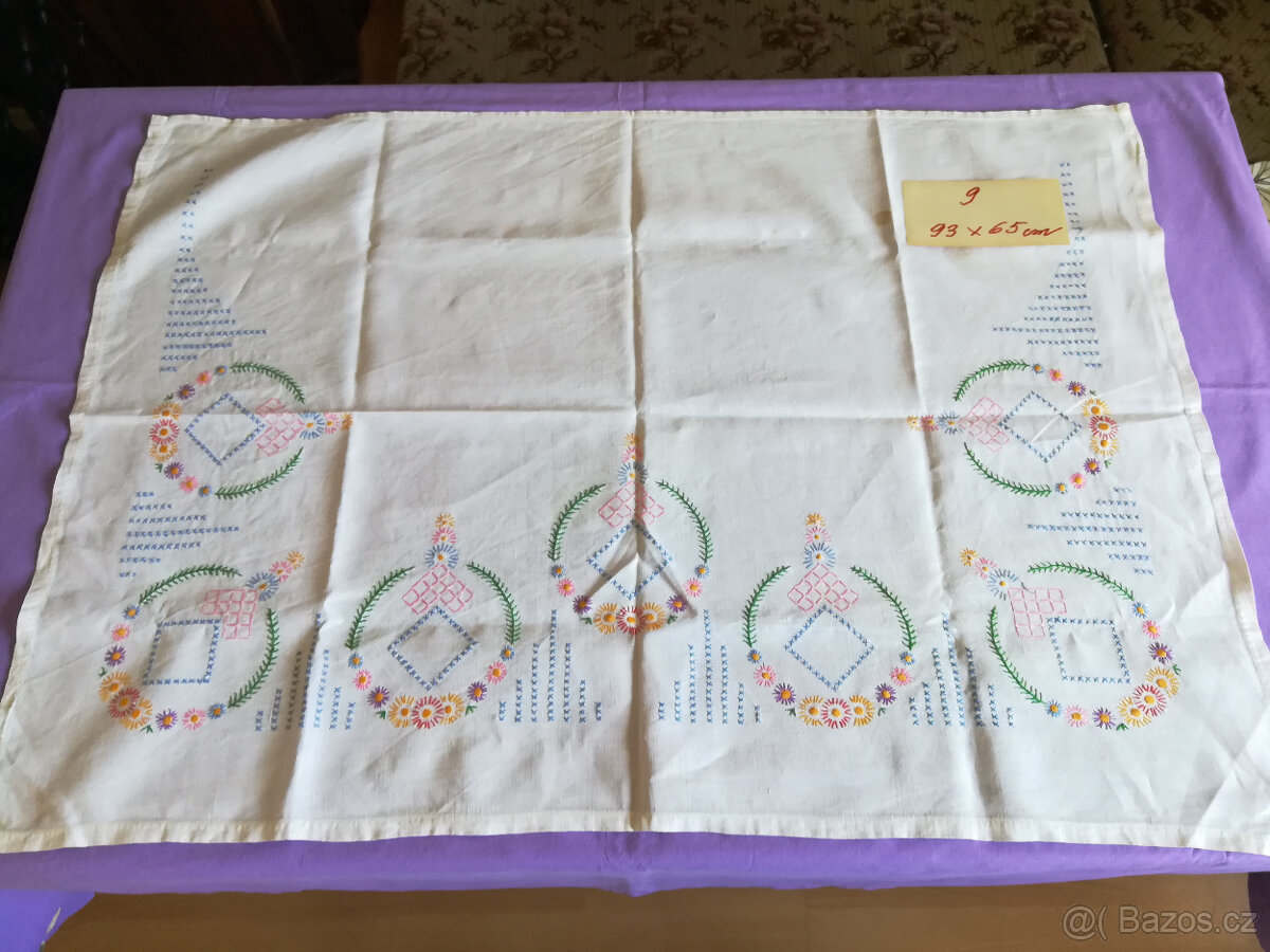 Prodám retro kuchařky na zeď, zástěru vyšívanou a dečky - 9