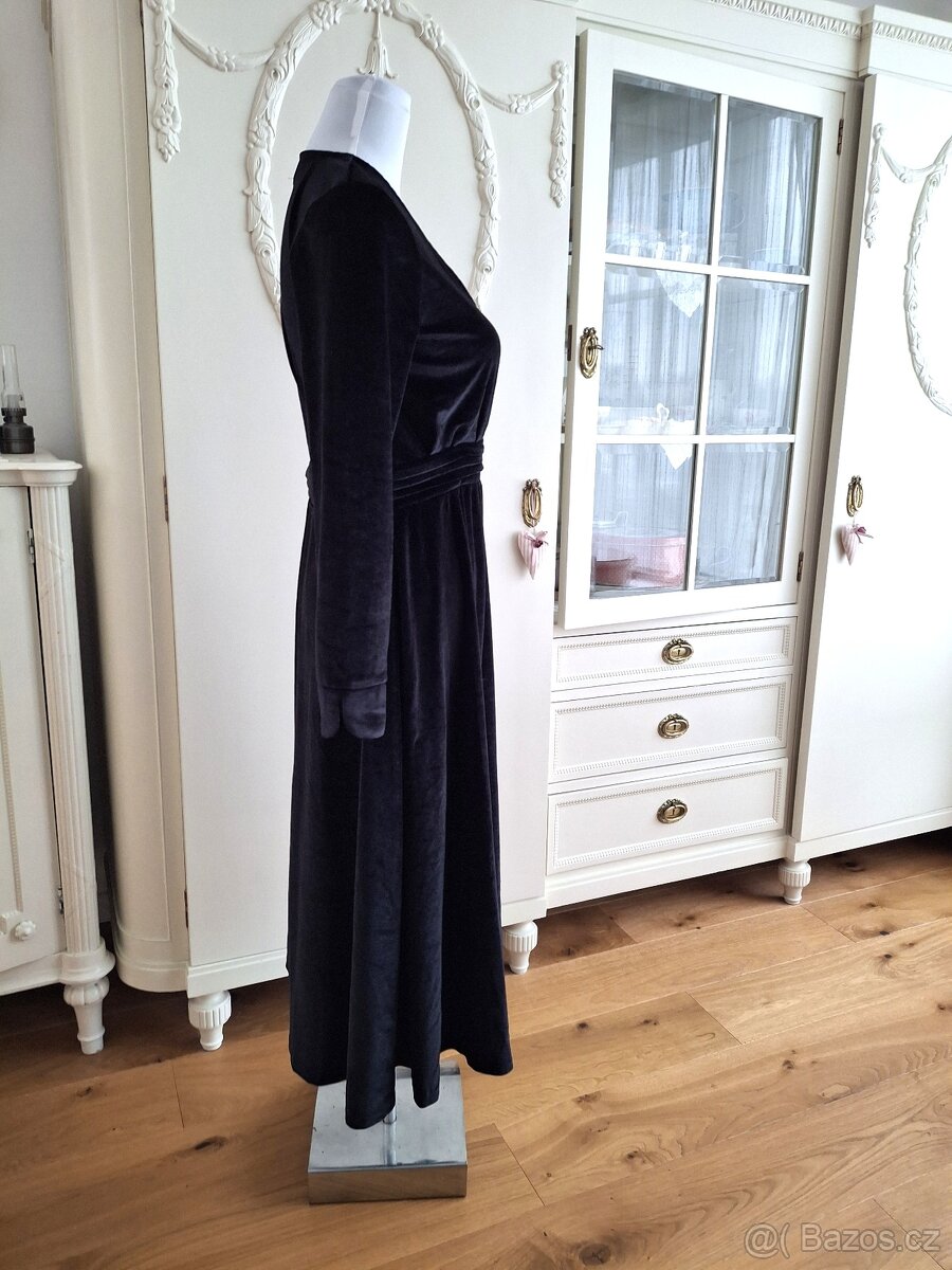 Nové s visačkou černé pružné sametové šaty Reserved M midi - 9