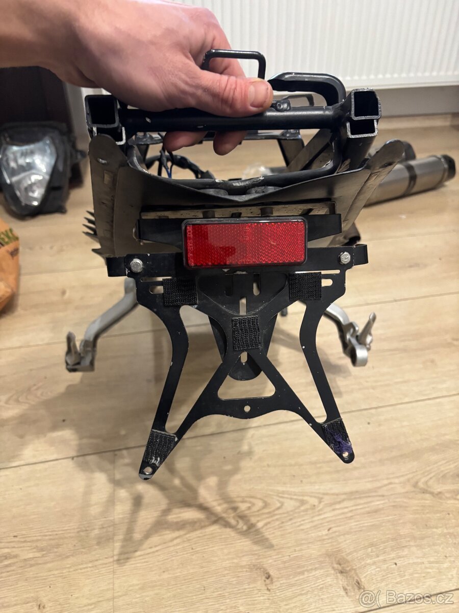 Podsedadlovy ram a plast na Suzuki Gsxr 1000 03-04 - 9