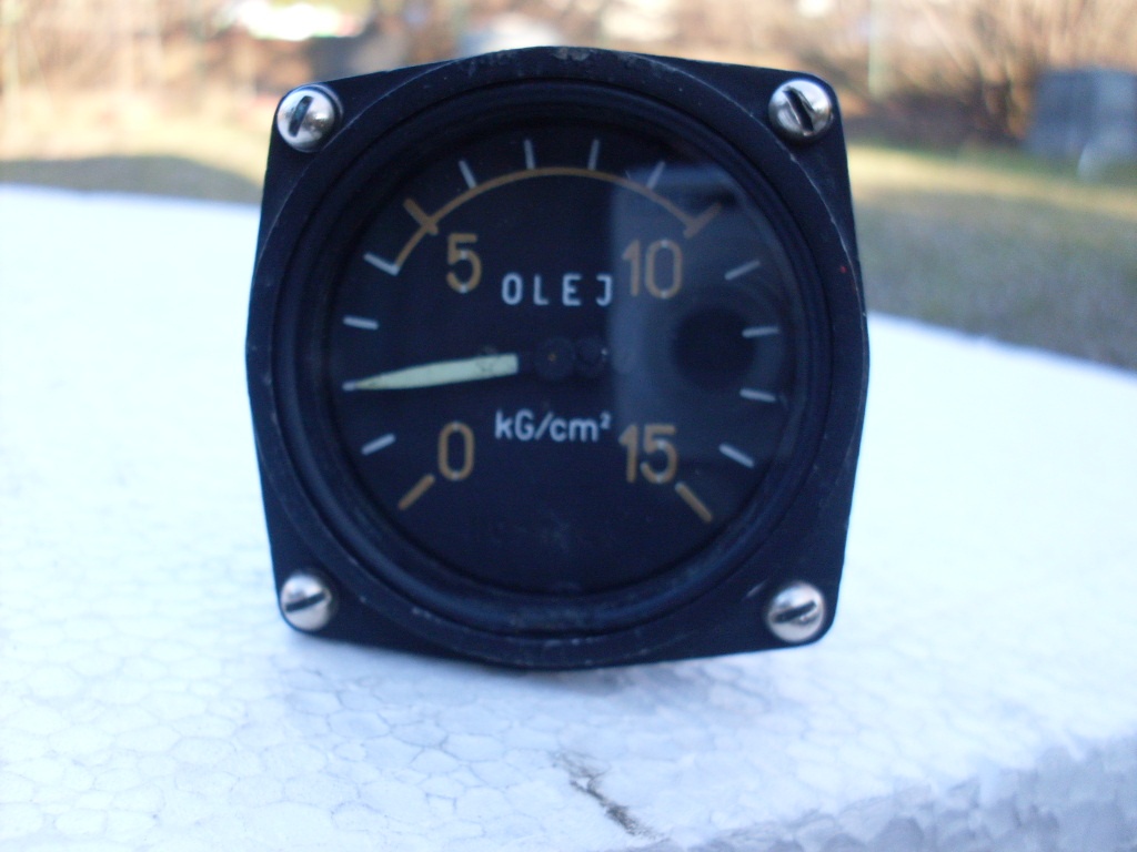 Prodám budík teploměru a tlaku oleje - 9