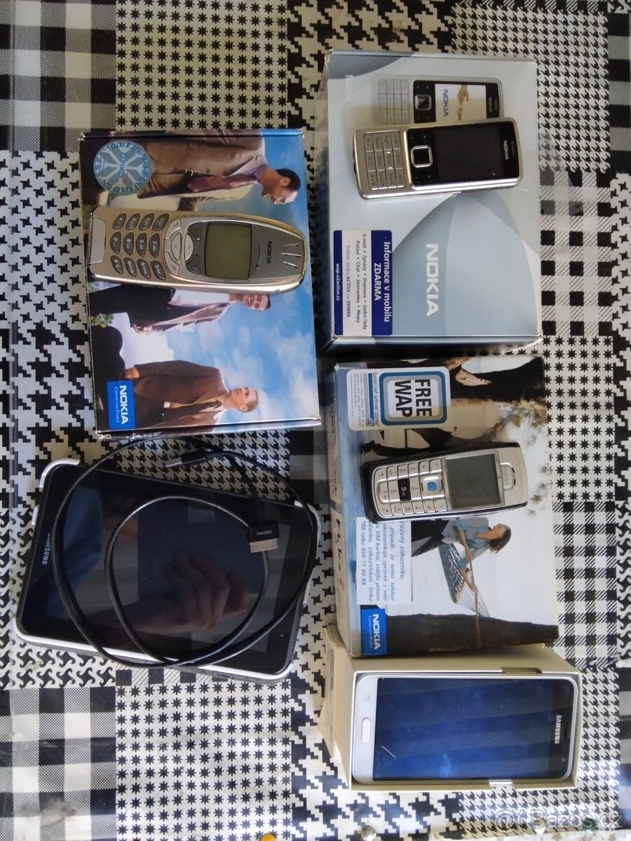 Mobilní telefony na náhradní díly - 9