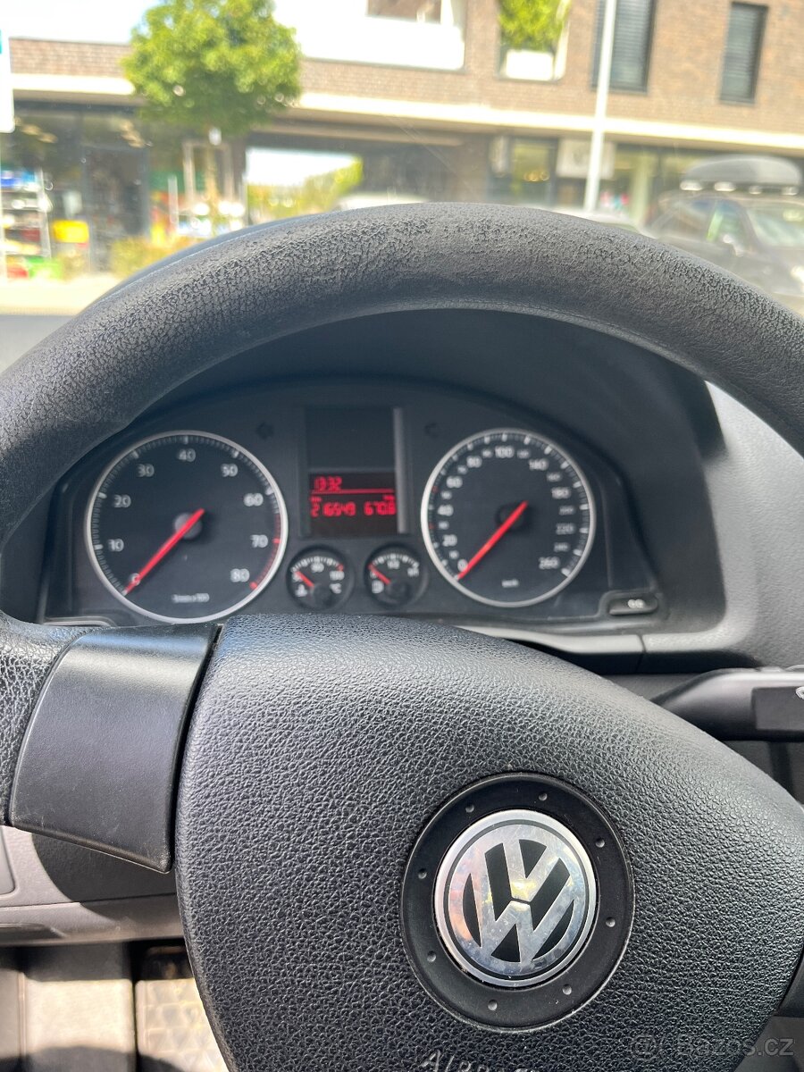 Volkswagen Golf V – 1.6 75 kW – spolehlivý a udržovaný vůz - 9