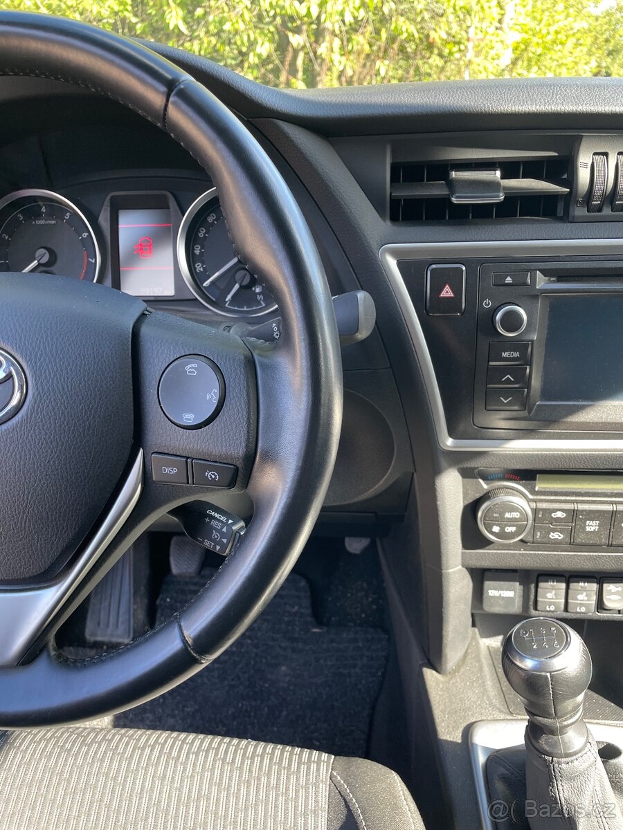 Toyota Auris 1.6 89000km - 9