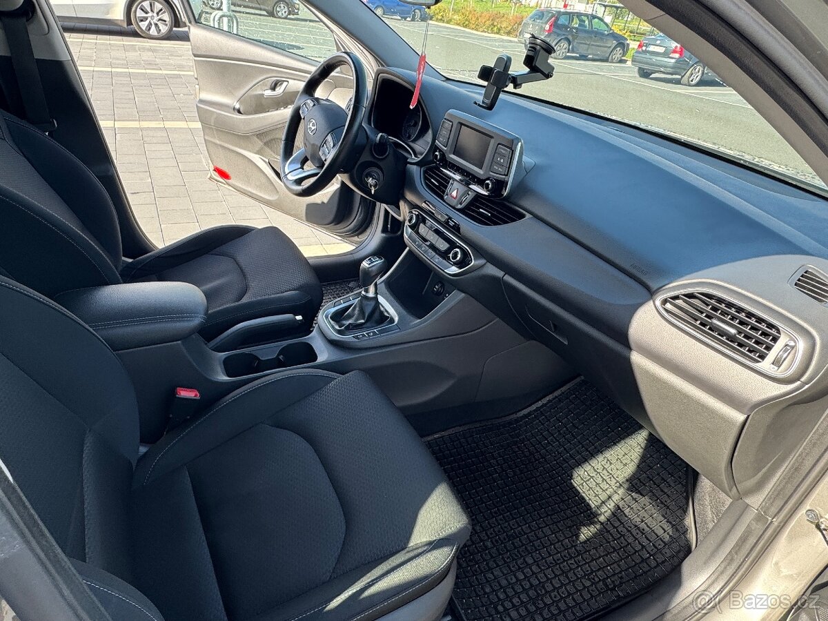 Hyundai i30 Fastback 1.6 CRDi (100 kW) – 1 majitel - 9