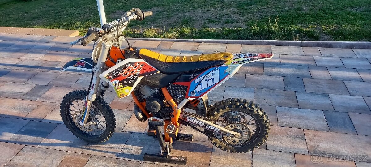 KTM 65 + náhradní díly + oblečení - 9
