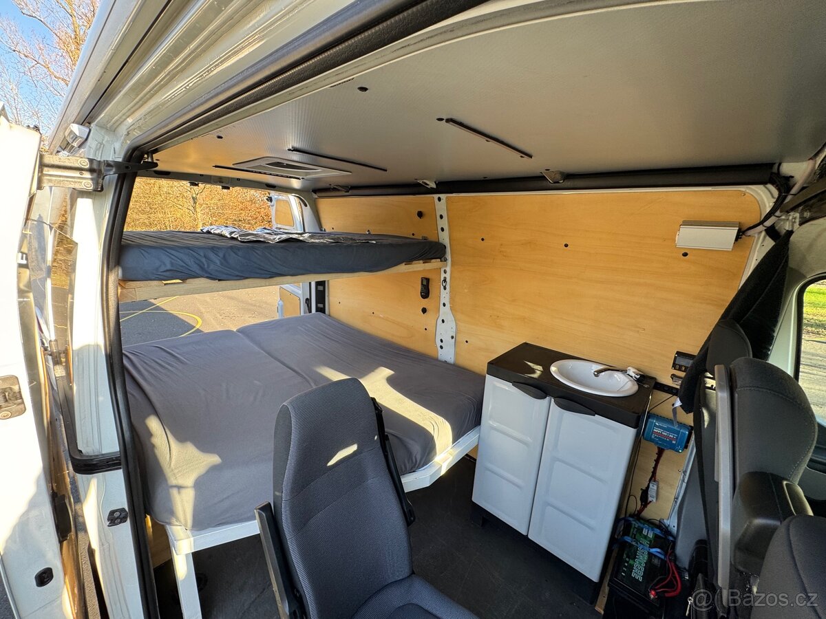 Obytná dodávka Renault Master 2.3 dci 92kw - 9