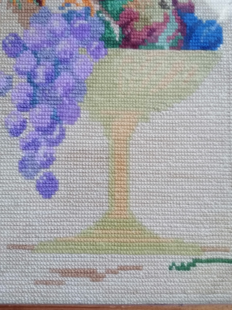 Starožitný ručně vyšívaný obrázek s pohárem - starožitnost - 9