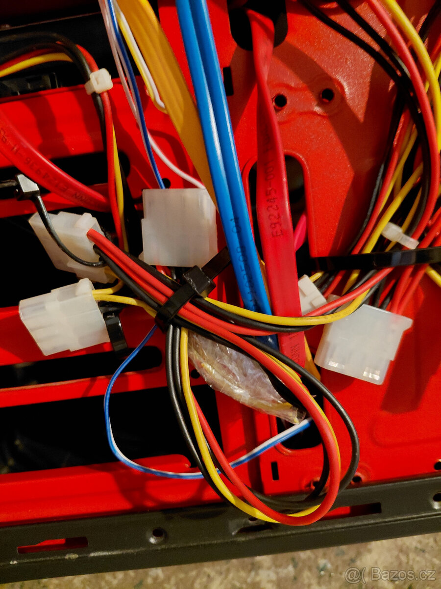 Starší kancelářský PC - 9