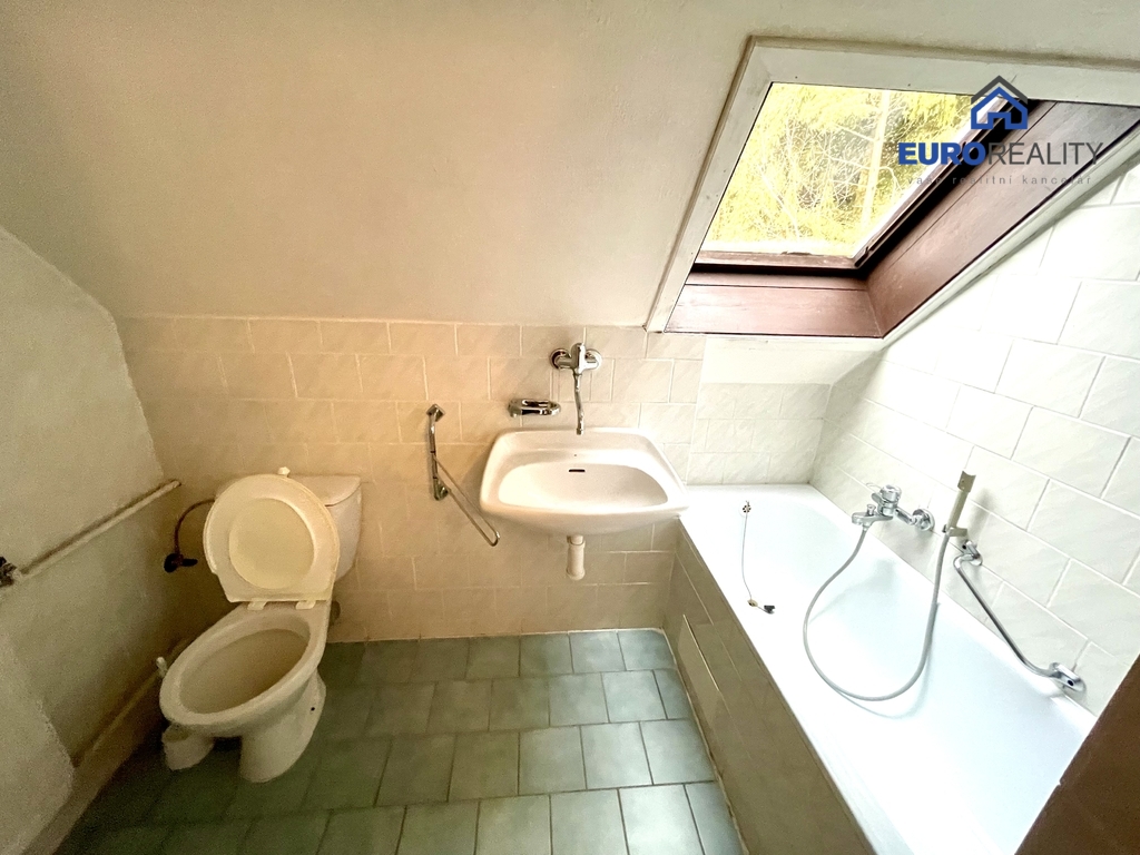 Prodej, rodinný dům, 195 m2, Valy, ul. Borová - 9