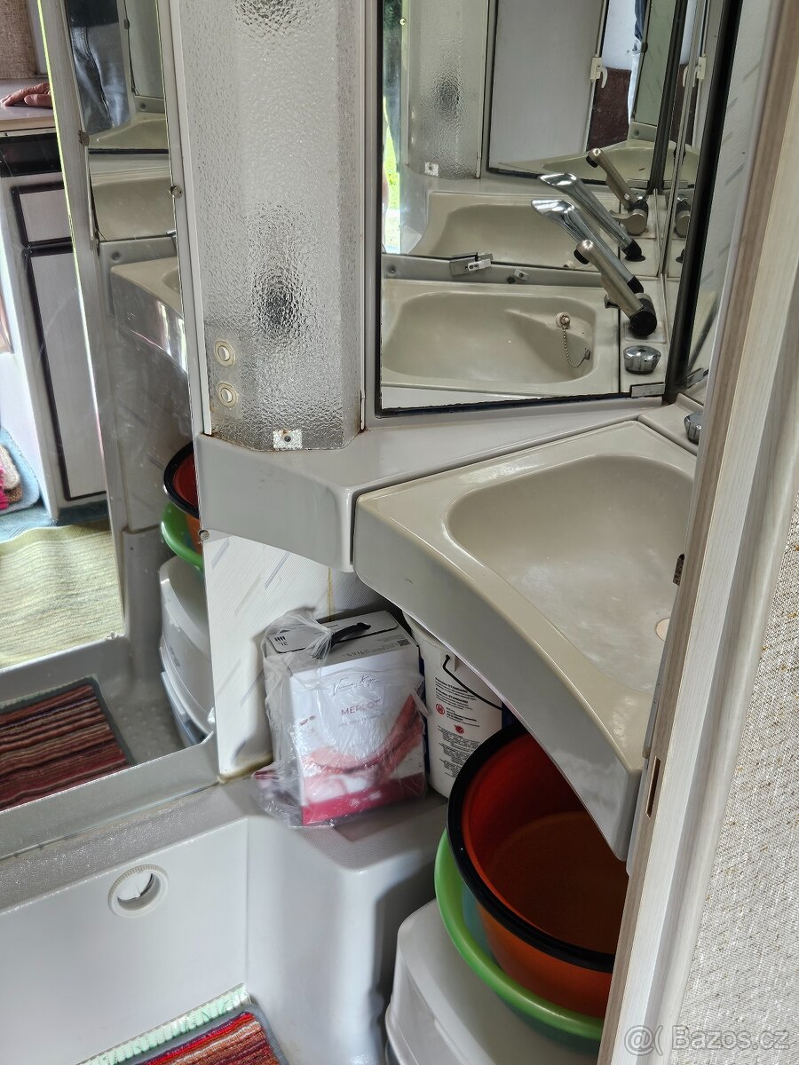 Karavan Knaus Südwind udržovaný,garážovaný,suchý.... - 9