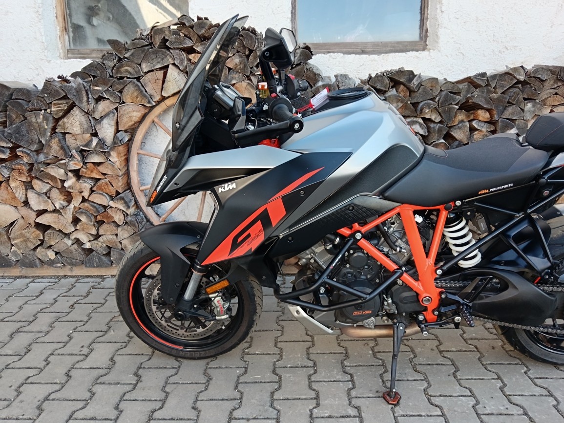 KTM 1290 SUPER DUKE GT - 9