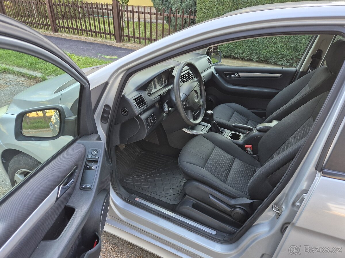 Mercedes-Benz B180 80kW Klima Tažné Facelift - 9