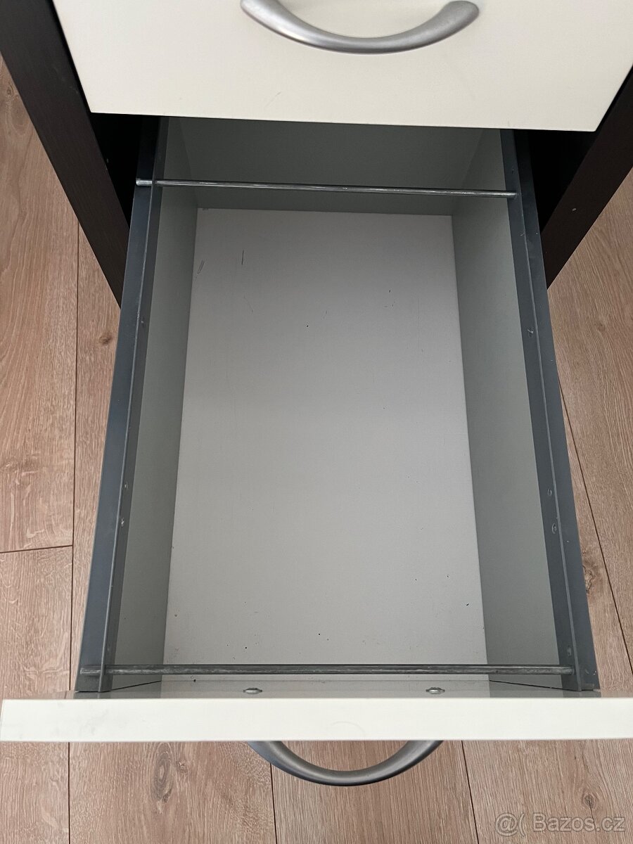 Kancelářský stůl - 9