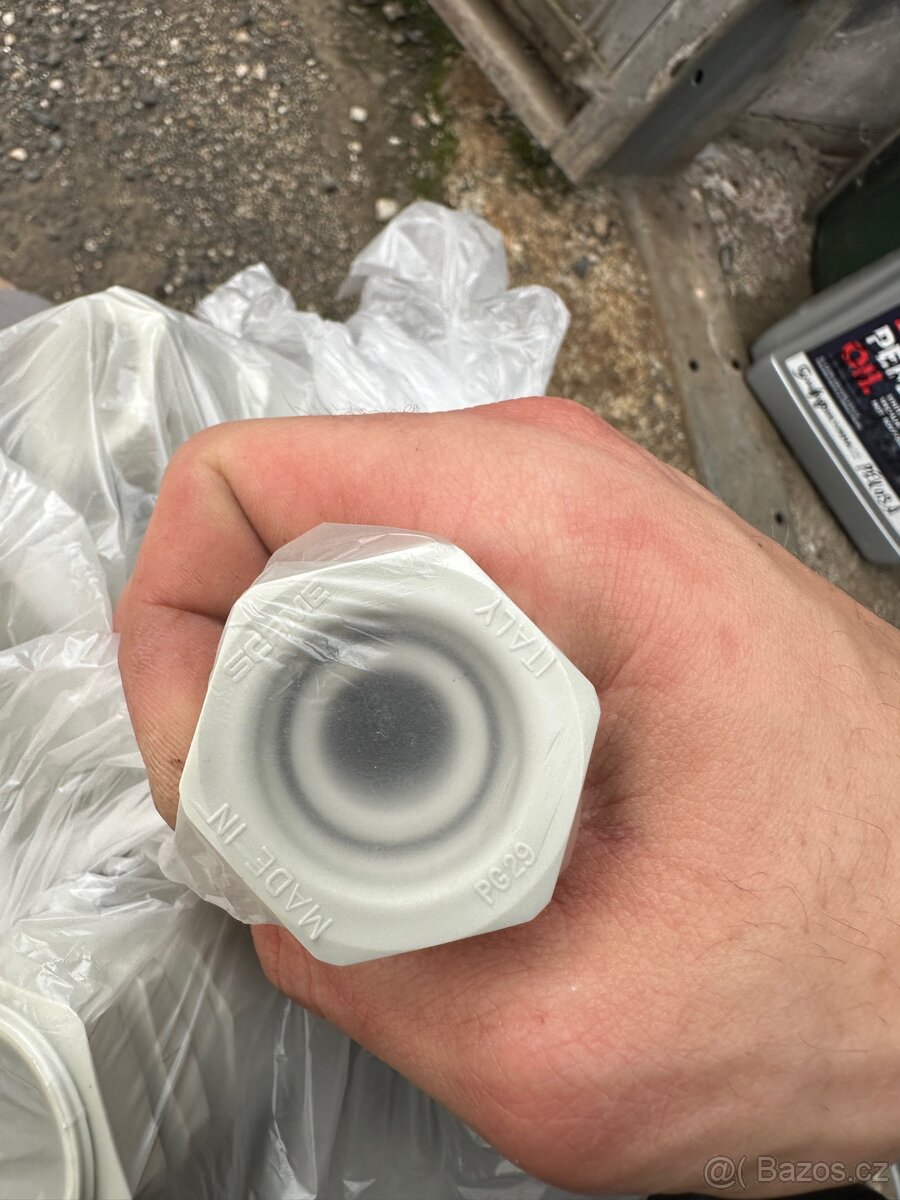 Průchodky na kabely různé průměry - 9