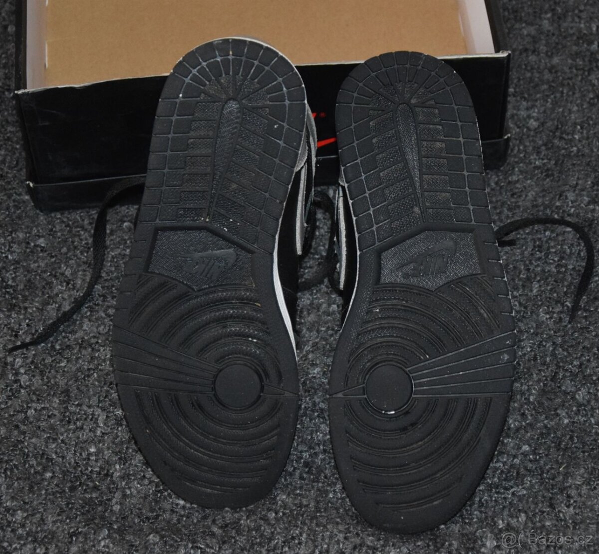 NIKE AIR Jordan 1 Retro High, velikost EU 40, jako nové - 9