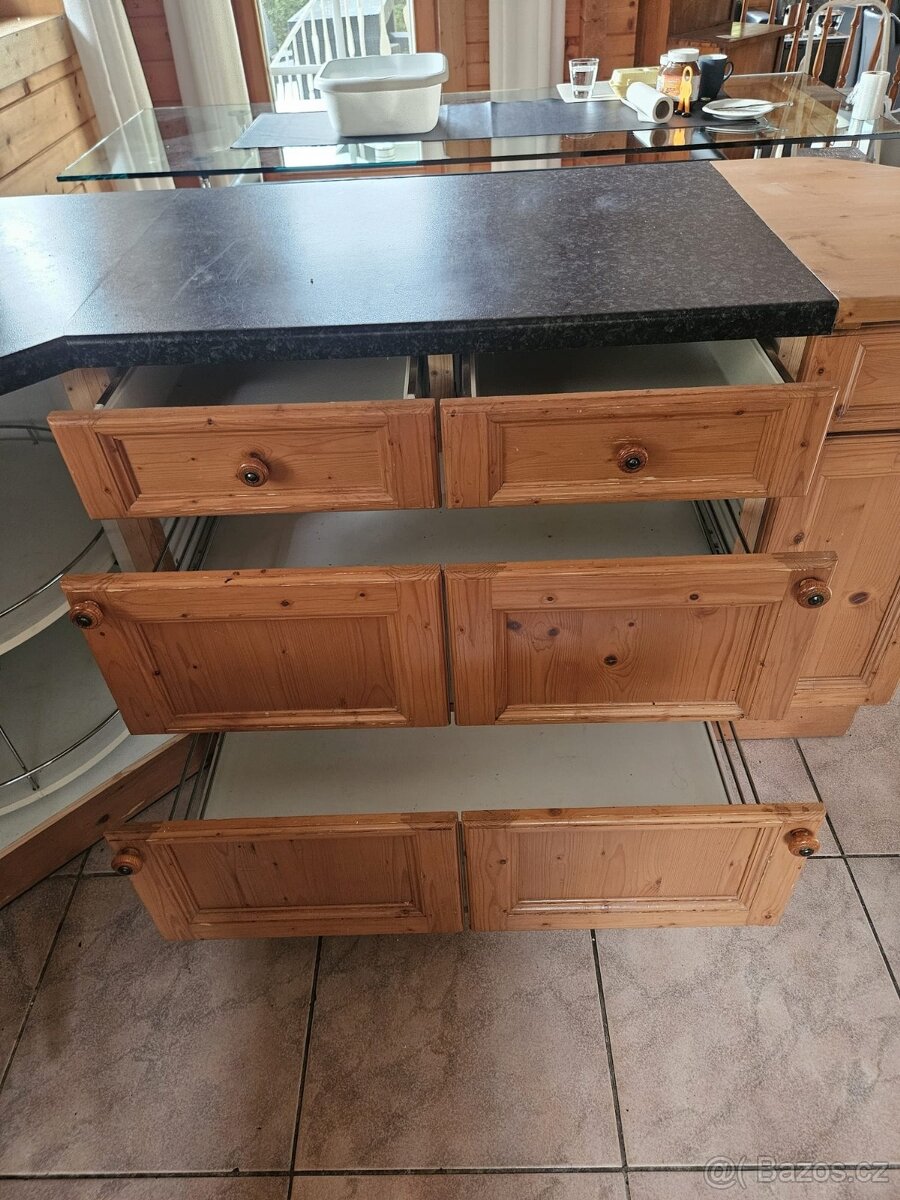 Masivní kuchyňská linka z Německa se spotřebiči - 9