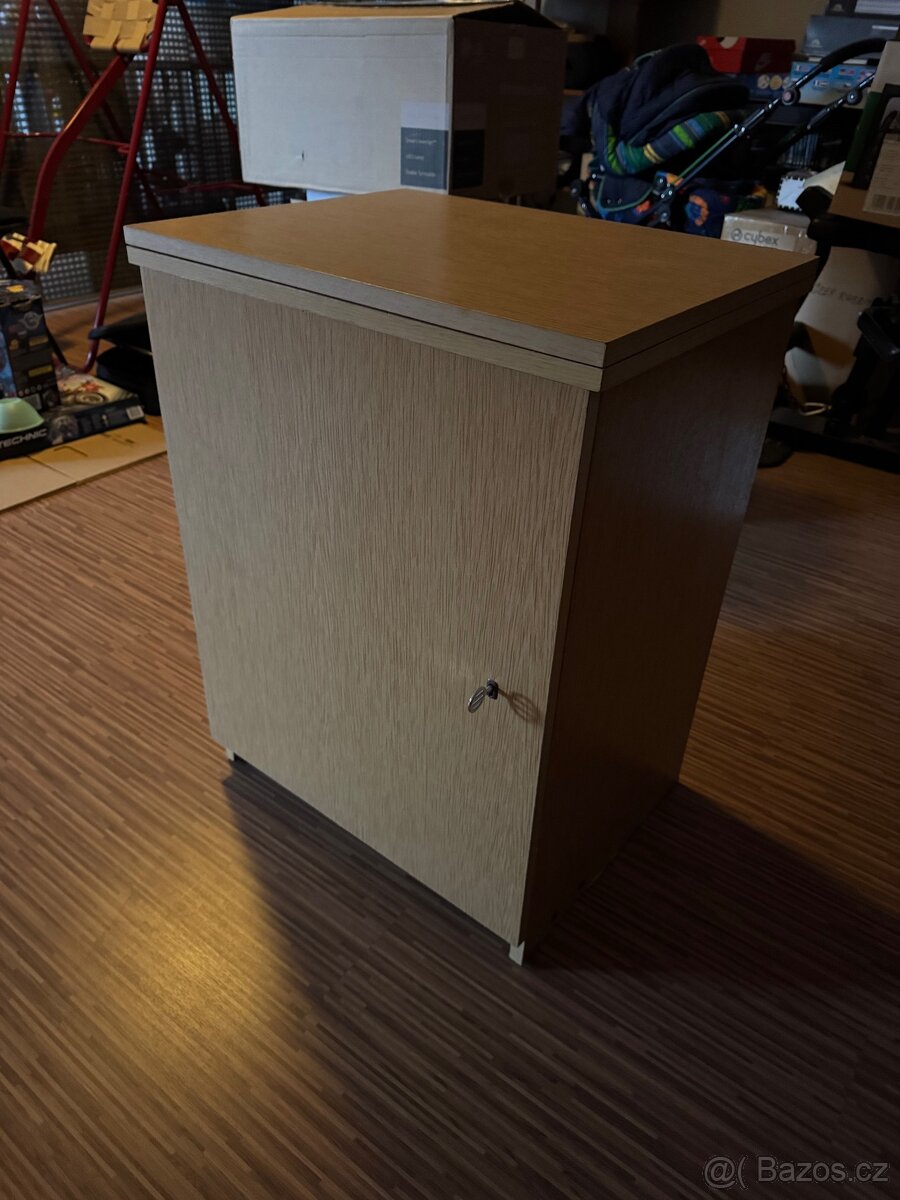 Retro skříňový šicí stroj Lucznik 438 - 9