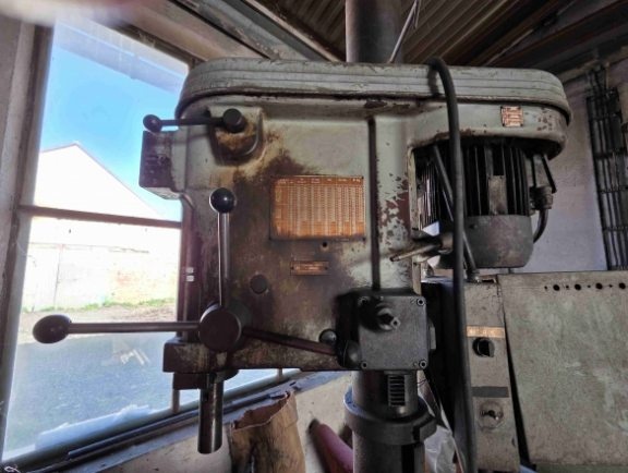 Prodáme Použitá vrtačka VS 32 B, r. v. 1988 - 9