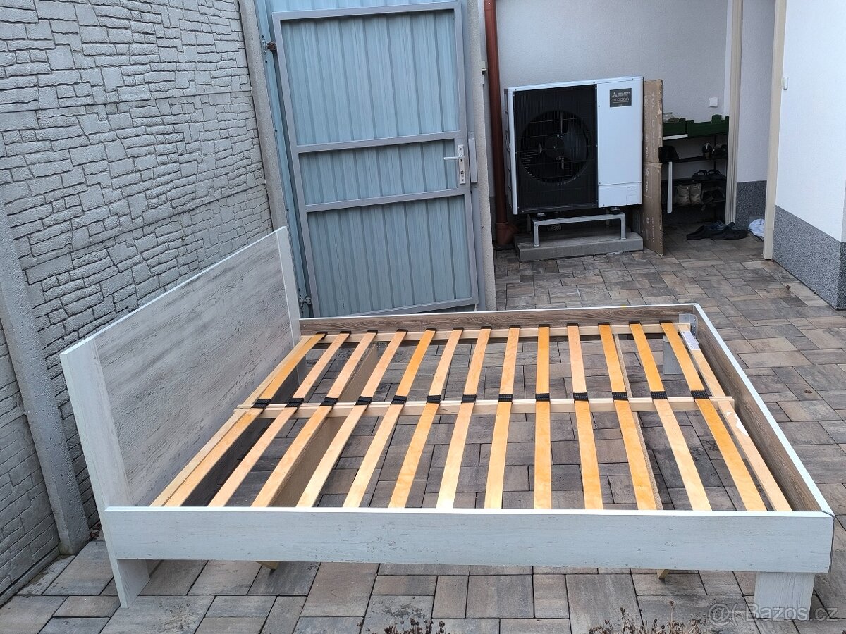 Prodám manželskou postel 180cm x 200cm - 9