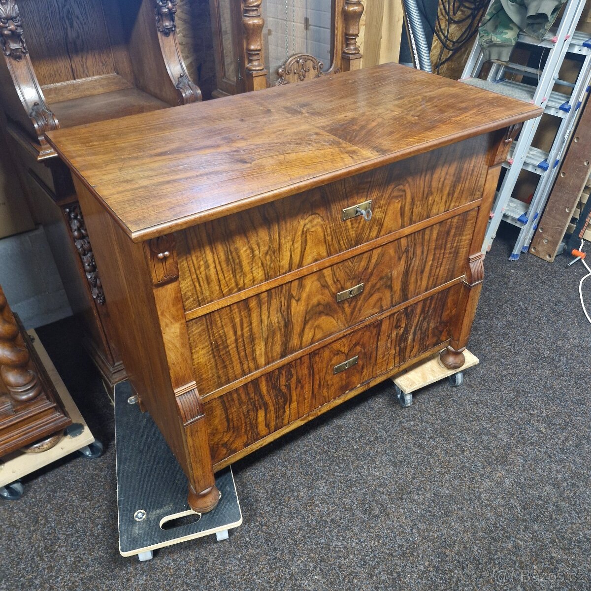 Starožitný nábytek - 9