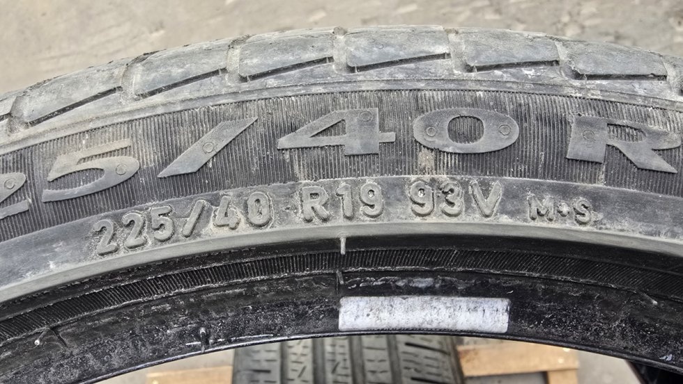 Letní pneu 225/40/19 PIrelli Run Flat - 9