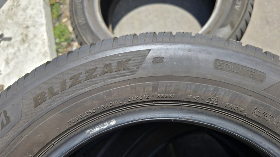 Zimní pneu 215/65/17 Bridgestone - 9
