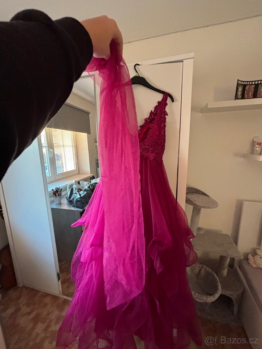 nové plesové šaty i s šátkem - 9