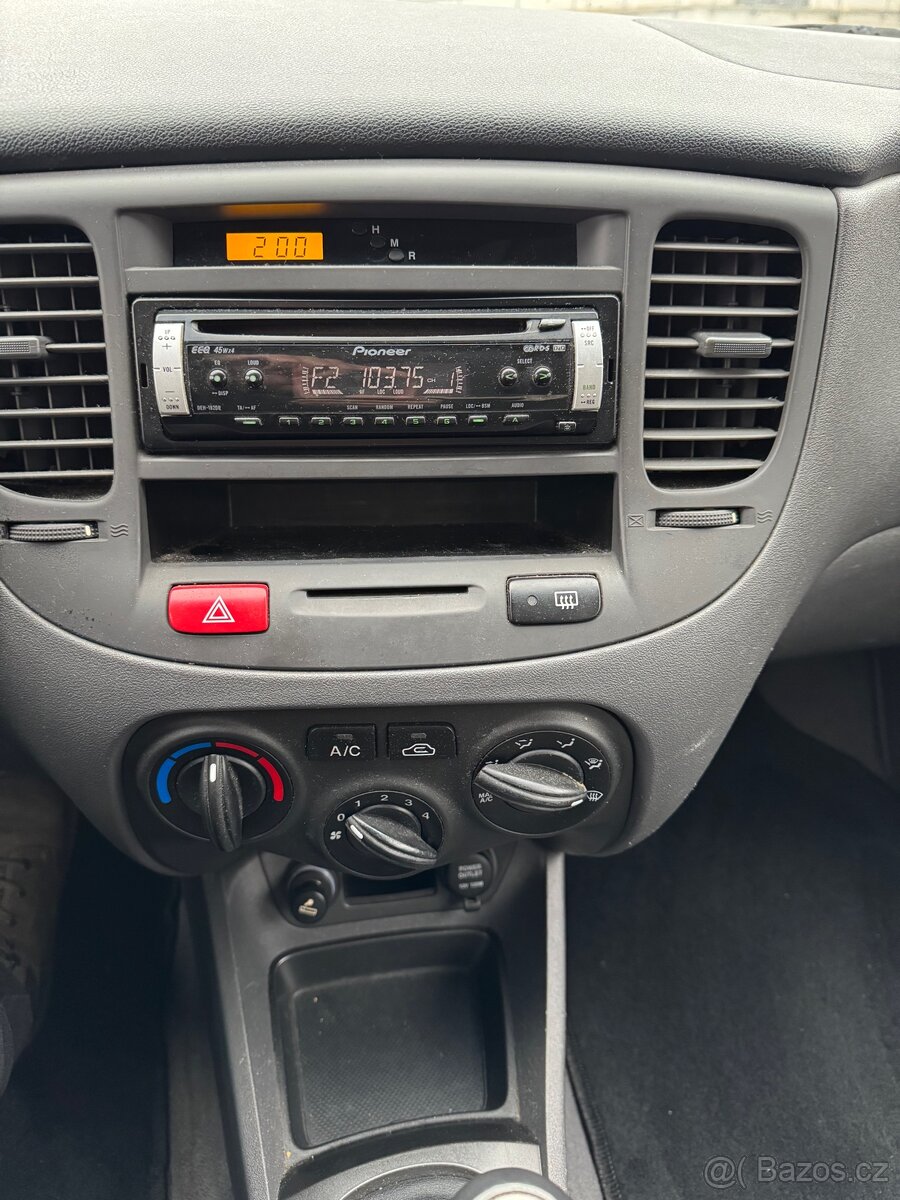 Kia Rio 1.4i 71kw původ ČR , kompletní servisní historie. - 9