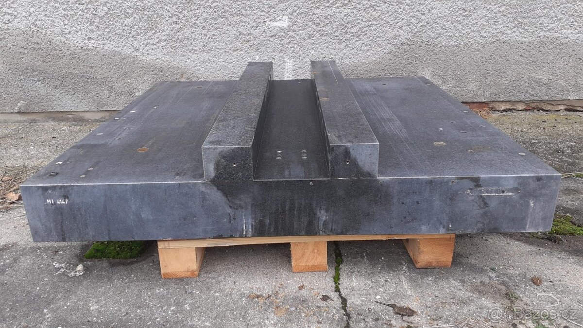 žulový kvádr + deska - 9