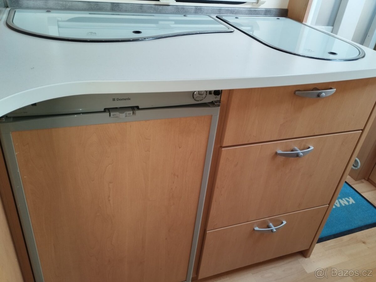 KNAUS 450EL č.251 Pevné postele. Mover. Stan. Rok 2007 - 9