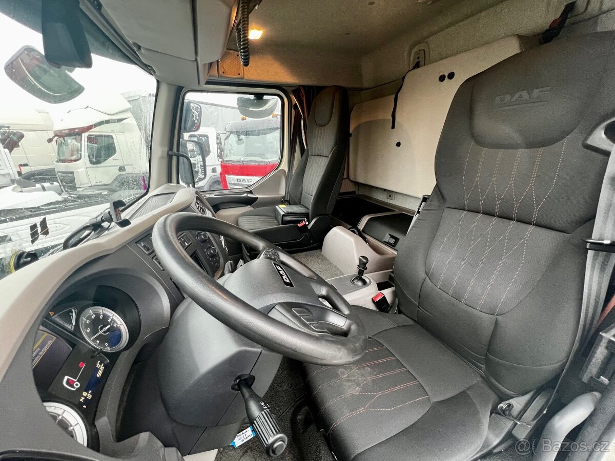 Odtahové vozidlo LF 260 FA + přívěs - 9