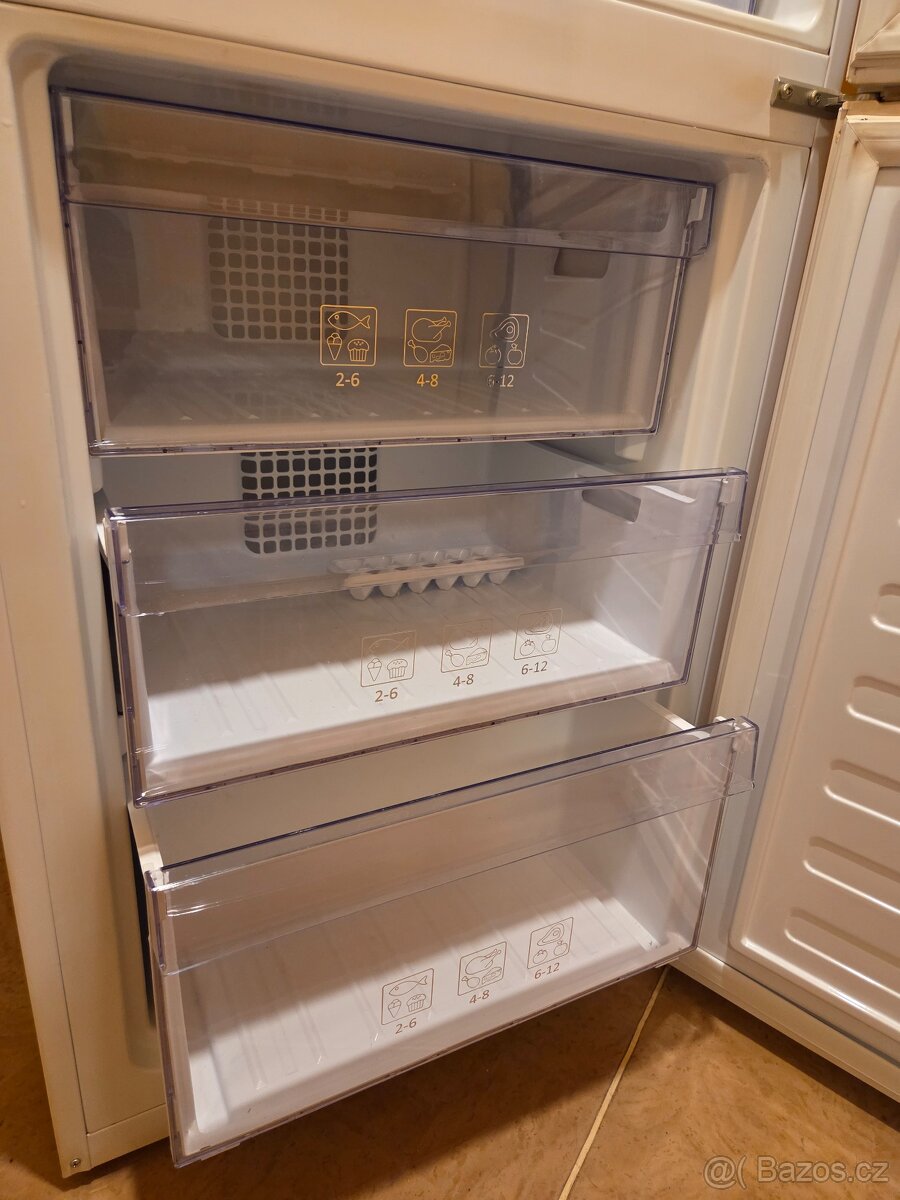 Lednice s mrazákem Beko - 9