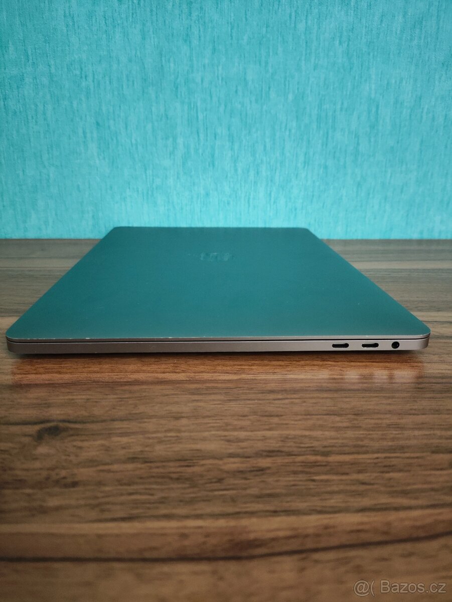 MacBook Pro 2020 | i7 • 32GB • 512GB SSD - 9